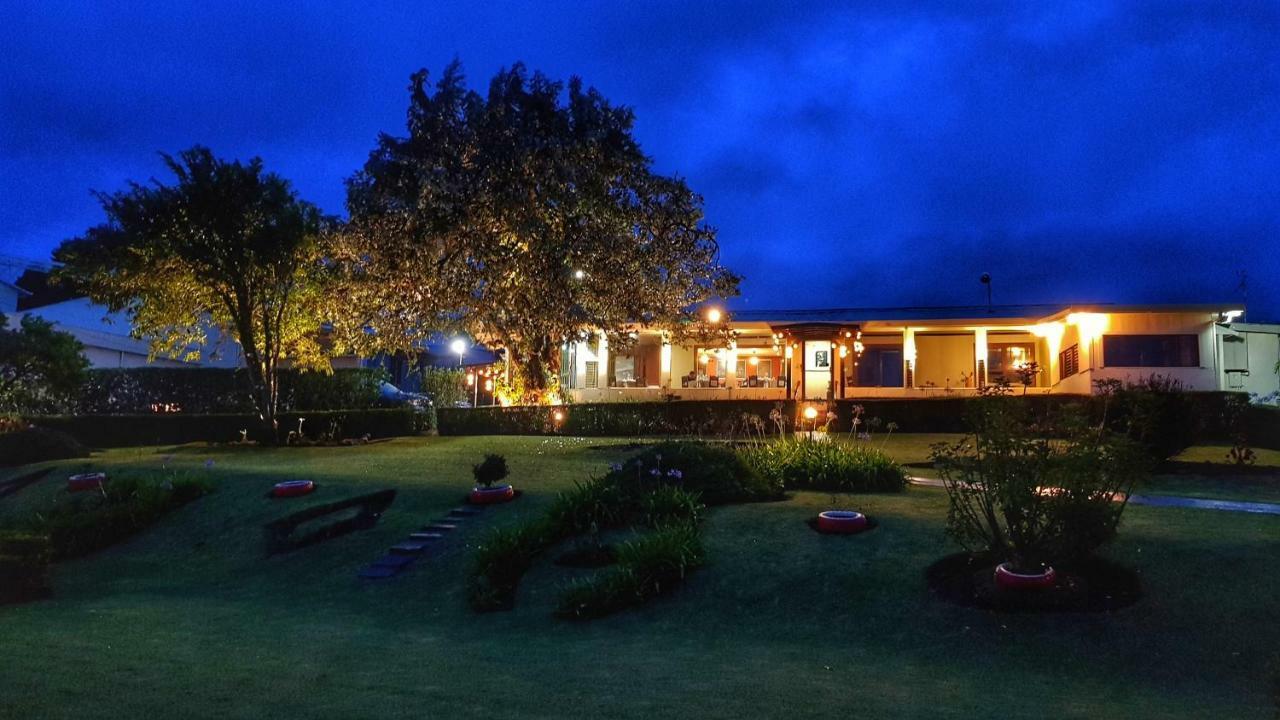 Grandpas Hotel & Restaurante カルタゴ エクステリア 写真
